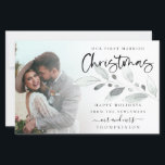Orçamento 1rua Feriado de Folhagem de Natal Casado<br><div class="desc">Cartão de Férias de Natal de 1rua casado. Um cartão plano de 5, 5 x 8, 5" para as suas saudações festivas em um estoque de cartão SEMI GLOSS 110 lb brilhante (semelhante à espessura de um cartão postal). OBSERVE: O envelope fornecido com este cartão é maior que o cartão...</div>