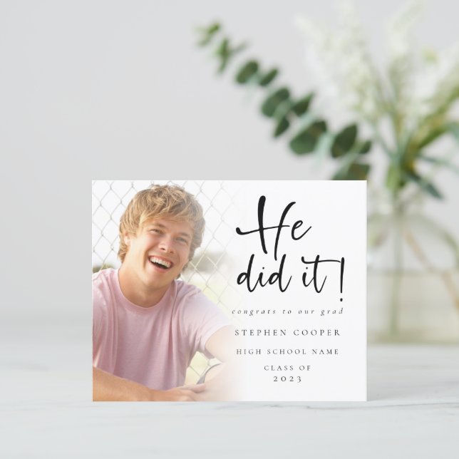 Orçamento Ele Fez O Anúncio De Graduação Fotográfi (Em pé/Frente)