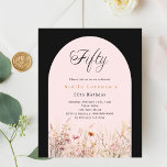 Orçamento floral de flor rosa-preta 50 anos<br><div class="desc">Um convite elegante para flores silvestres. Um fundo preto e um arco cor-de-rosa. Decorado com flores silvestres de cor d'água em bege,  rosa. 1 folha = 1 convite impresso de borda a borda.</div>