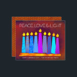 Orçamento Red Hanukkah Vela Paz Cartão de Amor<br><div class="desc">"Paz, amor e luz." Uma ilustração lúdica, moderna e artística das velas de padrão de feto em uma menorah ajuda você a lançar no feriado de Chanucá. Velas azuis cortadas com padrões coloridos de folha de alumínio sobrepõem um rico fundo de textura laranja vermelho-tijolo. Folha falsa de diamante de cobre...</div>
