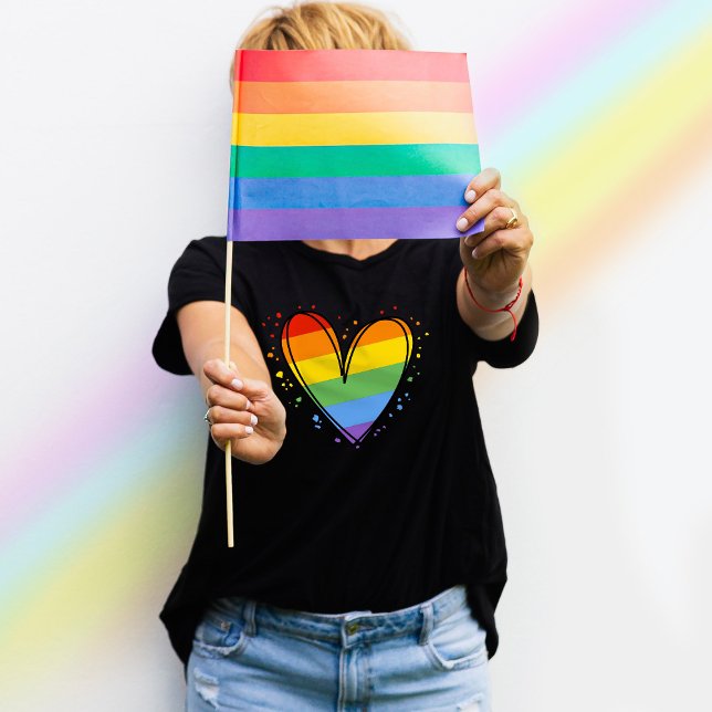 Orgulho Rainbow LGBTQ Girls Basic Dark T-Shirt (Criador carregado)