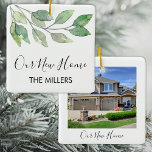 Ornamento<br><div class="desc">Este novo ornamento caseiro personalizado é decorado com água-colorida verde e tipografia de na moda. Facilmente personalizável. com sua foto e seu nome. Faz um presente excelente de inauguração. Original Watercolor © Michele Davies.</div>