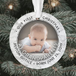 Ornamento 2 Foto 1rua Natal como Avós Faux Marble<br><div class="desc">Celebre o presente de precioso do seu mais novo membro da família com uma foto personalizada de 2 "Nosso Primeiro Natal como Avós", um ornamento falso em mármore em acrílico. A design neutra em termos de gênero é adequada para um novo bebê ou netinho. Imagem e todo texto neste modelo...</div>