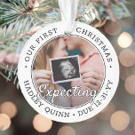 Ornamento 2 Foto 1rua Xmas Esperando Novos Pais Modernos<br><div class="desc">Celebre o presente de precioso do seu mais novo membro da família com um ornamento acrílico fotoredondo de na moda 2. A design neutra em termos de gênero é adequada para um novo menino ou menina. Palavras e imagens neste modelo são simples de personalizar, e podem ser diferentes ou iguais...</div>