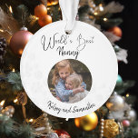Ornamento A melhor avó do mundo personaliza fotos<br><div class="desc">Este design pode ser personalizado na área fornecida pela alteração da foto e/ou do texto. Ou pode ser personalizado escolhendo o clique para personalizar outra opção e excluir ou alterar a cor do plano de fundo, adicionar texto, alterar a cor ou o estilo do texto ou excluir o texto de...</div>