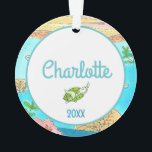 Ornamento Adicione nome Tartarugas marinhas Tropical Beach T<br><div class="desc">Adicione as tartarugas marinhas Tropical Beach Trabalho de arte Ornament apresenta um tema oceânico submarino nadando com peixes e tartarugas marinhas! Adicione este ornamento original de arte à sua árvore de Natal de férias este ano para iluminar suas decorações de inverno com um pouco de praia e cores brilhantes de...</div>