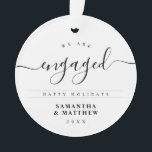 Ornamento Anúncio de Noivado de Script de Caligrafia na moda<br><div class="desc">Ornamento de Anúncio de Noivado de Script de na moda Caligrafia</div>