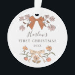 Ornamento Arcos Florais Terracotta Baby's First Christmas<br><div class="desc">Enfeites de natal bonito para um bebê recém-nascido com ilustração desenhada à mão de arcos e flores de terracota. O texto diz "XX" PRIMEIRO NATAL.</div>