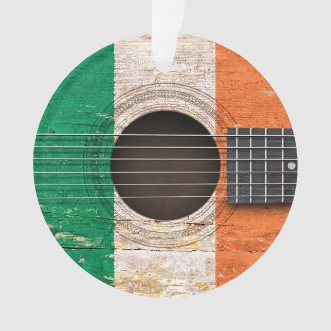 Ornamento Bandeira irlandesa na guitarra acústica velha (Frente)
