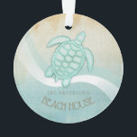 Ornamento Beach House NMaritime Turtle Aqua Blue ID623<br><div class="desc">Este design de ornamento acrílico nas cores suaves do mar e da areia permite que você adicione facilmente seu próprio nome e texto usando o modelo fornecido. A simples imagem da tartaruga sobre um fundo angustiado, de aquarela é destacada por um sotaque de onda em aqua e branco. Se você...</div>