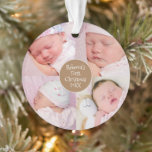 Ornamento Bebê Primeiro Natal 4 foto colagem<br><div class="desc">Para comemorar o primeiro Natal do seu bebê e uma especial atenção para os Natal virem com esta design das suas quatro fotos favoritas na frente, o nome do seu bebê e o ano dentro de um círculo dourado centrado. Troque facilmente as fotos com os exemplos e personalize o texto....</div>
