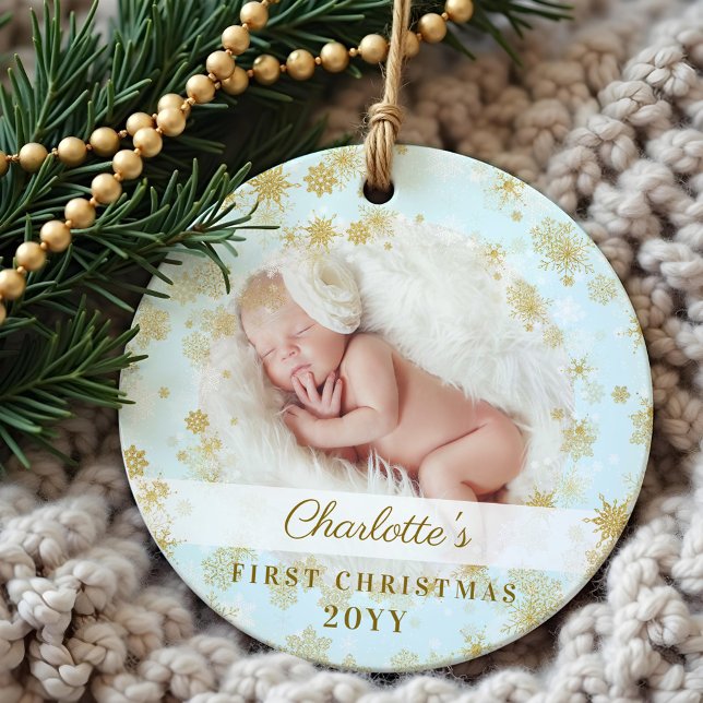 Ornamento Bebê Primeiro Natal Foto de Flocos de Neve Dourado (Baby First Christmas Magical Gold Snowflakes Photo Ornament)