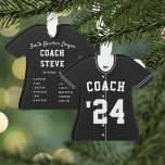 Ornamento Black & White Baseball Coach Team Jersey<br><div class="desc">Comemore uma época incrível para o treinador de beisebol dos seus filhos com este ornamento personalizado legal em uma maca preta e branca. Personalize a frente com o ano, com "Treinador" acima, e adicione mais detalhes à parte traseira, incluindo nome do treinador, nome da equipe ou da liga, estação e...</div>