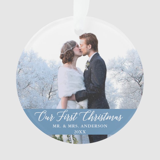 Ornamento Caligrafia elegante Nosso Primeiro Natal Azul (Frente)