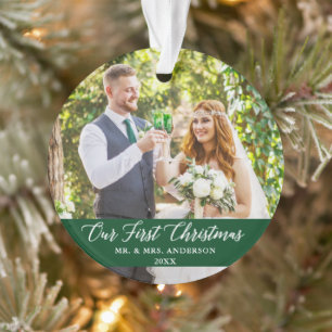 Ornamento Caligrafia Elegante Nosso Primeiro Natal Verde