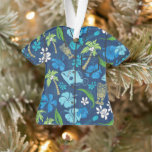 Ornamento Camisa Makapuu Beach Havaiana Batik Aloha - Azul<br><div class="desc">fundo azul marinho com turquesa, aqua, azul-oceano, verde-palma, khaki e natural. Makapuu Beach Hawaiian Tropical Tiki Batik é um impressão de conversa de tikis, palmeiras, peixes tropicais, ukeleles, hibisco e flores de plumeria. Esse design lembra os designs usados na vintagem de camisas aloha nos anos 1940 e anos 50. A...</div>