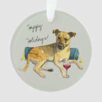 Cão rajado bonito que aprecia a pintura do vinho