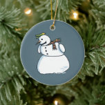 Ornamento cerâmico azul Snowman<br><div class="desc">O Enfeites de natal de cerâmica Snowman é para coletores de Enfeites de natal, amantes de bonecos de neve, coletores de bonecos de neve e fãs de desenhos animados. Snowman é a arte original de desenho animado Steamy Raimon. * sugestões: 1) vários destes ornamentos e linhas de pesca (ou cordas)...</div>