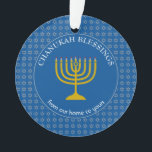 Ornamento CHANUKAH BLESSING | Menorah | Hanukkah<br><div class="desc">Na moda Tekhelet Blue CHANUKAH BLESSINGS Acrylic Ornament com falso Estrela prateada de David em um padrão ladeado no fundo, e uma falsa menorah dourada no centro. O texto diz CHANUKAH BLESSINGS FROM OUR HOME TO YOURO (BATENÇÕES CHANUKAH DA NOSSA CASA PARA A SUA CASA) e é PERSONALIZÁVEL, de modo...</div>