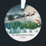 Ornamento Christmas BELIEVE Reindeer Sleigh Santa Hat Foto<br><div class="desc">Feliz Natal e Cartões de natal de Feliz ano novo Modelos de Ornamento de Fotografias. Papais noeis de Natal com Reindeer e acredite na palavra com Santa Hat.</div>