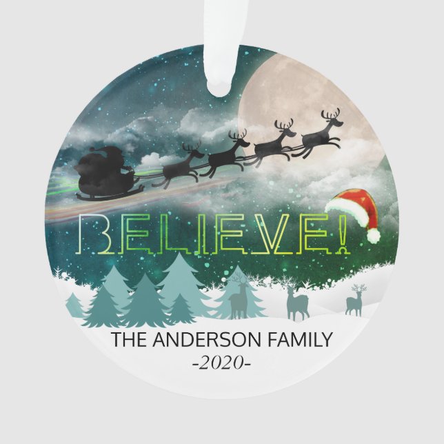 Ornamento Christmas BELIEVE Reindeer Sleigh Santa Hat Foto (Frente)