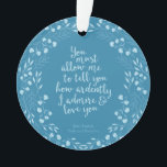 Ornamento Citações florais do orgulho de Jane Austen e do<br><div class="desc">Decore sua árvore de Natal com este ornamento bookish redondo que caracteriza um design floral azul que cerca as citações "que você deve permitir que eu lhe diga como ardently eu o admiro e amo" - a declaração do amor do Sr. Darcy a Elizabeth Bennet no orgulho e no preconceito...</div>