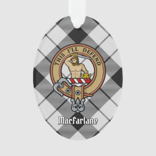 Ornamento Clan MacFarlane Crest sobre Tartan Preto e Branco