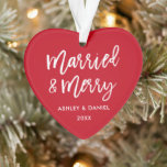 Ornamento Coração de Casamento de Felizes e Escovas Modernas<br><div class="desc">Ornamento de Coração de Casamento de Casamento de Feliz e Escova Moderna</div>