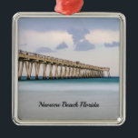 Ornamento de Cais de Pesca Navarre Beach<br><div class="desc">Ornamento com cores roxas surpreendentes refletindo no céu após uma chuva no Navarre Beach Fisheries Pier, na Flórida, Estados Unidos, enquanto as cores esmeraldas do oceano refletem na água. Este píer é o mais longo do estado estendendo-se por 1585 pés. Procurando mais impressões ou produtos? Sinta-se livre para visitar minha...</div>