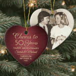 Ornamento De Cerâmica 1 Foto QUALQUER Aniversário Alegra Coração Vermelh<br><div class="desc">Feliz Aniversário! Comemore qualquer aniversário de casamento com uma foto personalizada de um ornamento cerâmico vermelho e dourado em forma de coração. Imagem, número de anos, nomes de casais e data de casamento neste modelo são todos simples de personalizar. Design apresenta um fundo metálico escovado burgundy faux escovado, tipografia do...</div>