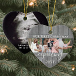 Ornamento De Cerâmica 4 Gravidez Fotográfica 1 rua Xmas Cinzas Faux Wood<br><div class="desc">Comemore o presente de precioso do seu mais novo membro da família com um na moda de quatro fotos de colagem de ornamento cerâmico em forma de coração. A design neutra em termos de gênero com a fronteira de madeira falsa de cinzas é adequada para um novo menino ou menina....</div>
