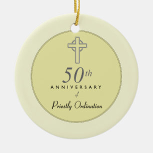 Ornamento De Cerâmica 50º aniversário do padre com cruz embutida