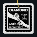 Ornamento De Cerâmica 60.º aniversário de casamento em diamante tradicio<br><div class="desc">Se quiser ajuda para personalizar este design, use o botão Perguntar a este designer, logo abaixo deste texto. Esta design tem uma ilustração vetorial de um marido e mulher de mãos dadas. Uma design romântica para o seu 60º e sexagésimo aniversário de casamento. O presente tradicional para este aniversário são...</div>