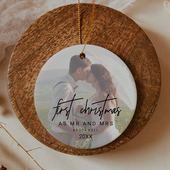 Ornamento De Cerâmica A Caligrafia Whimsical desbotou Foto Sr. e Sra. (Whimsical Calligraphy Faded Photo Mr and Mrs Ceramic Ornament)