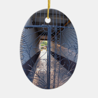 Ornamento De Cerâmica A entrada ao prédio de apartamentos