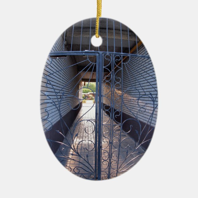 Ornamento De Cerâmica A entrada ao prédio de apartamentos (Frente)