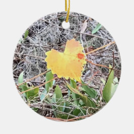 Ornamento De Cerâmica A folha grande do coração com ponto vermelho