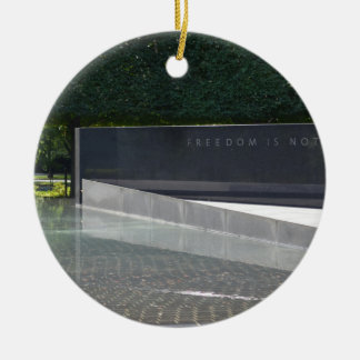 Ornamento De Cerâmica A liberdade não está livre - a Guerra da Coreia