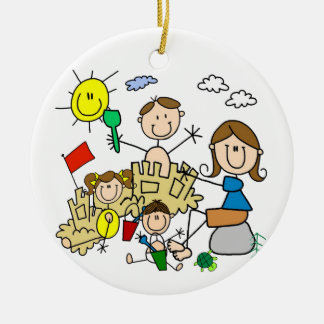 Ornamento De Cerâmica A vara figura o divertimento da praia da família