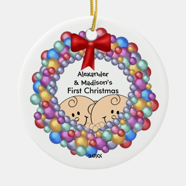 Ornamento De Cerâmica Adorno de Natal dos Gêmeos Espiando Primeiro Natal (Frente)