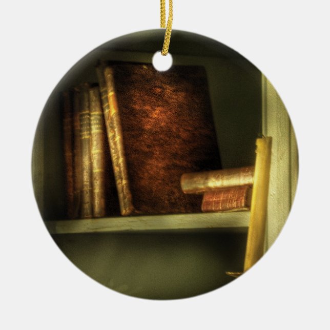 Ornamento De Cerâmica Advogado - Na Biblioteca (Frente)