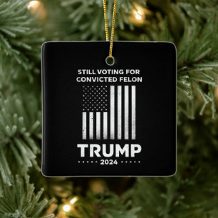 Ornamento De Cerâmica Ainda votando no réu condenado Trump 2024 