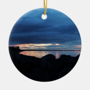 Ornamento De Cerâmica Além das rochas