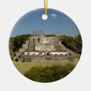 Ornamento De Cerâmica Altun Ha é um sítio maia que data de 200