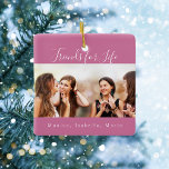 Ornamento De Cerâmica Amigos para a vida nomes de fotos cor-de-rosa-escu<br><div class="desc">Um presente para o(s) seu(s) melhor(s) amigo(s) para aniversários,  Natal ou evento especial. Texto: Amigos para a Vida,  escrito com um script de estilo com letra de tendência. Personalize e use sua própria foto e nomes. Um fundo cor-de-rosa escuro.</div>