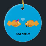 Ornamento De Cerâmica amor dos peixes<br><div class="desc">dois peixes que olham lovingly em se</div>