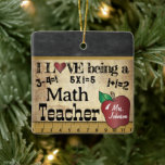 Ornamento De Cerâmica Amor ser professor de matemática (editável)<br><div class="desc">🥇 UM DESIGN DE ARTE DE DIREITOS AUTORAIS ORIGINAL, DE Donna Siegrist, DISPONÍVEL SOMENTE NO ZAZZLE! Vintage elegeu Enfeites de natal de professor de matemática pronto para você personalizar. Impressão em ambos os lados. Mude o texto para o que você precisa que ele seja. ✔ Nota: Este design é um...</div>