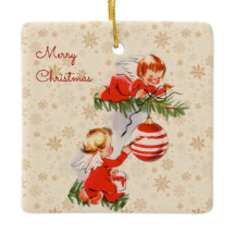 Ângulos decorando a árvore de Natal