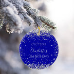 Ornamento De Cerâmica Aniversário de amigos reais com brilho de prata az<br><div class="desc">Um ornamento para um aniversário de 21 ruas (ou qualquer idade) feminino e glamouroso. Um fundo azul real com falso brilho prateado,  brilhos. Na frente: Personalize e adicione uma data,  um nome e uma idade. Aniversário feliz e nomes de amigos.</div>