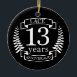 Ornamento De Cerâmica Aniversário de casamento tradicional do local 13 a<br><div class="desc">Uma design para celebrar 13 anos de casamento. Este design tem um design de riscar branco (cor tradicional) em um fundo preto. Lace é o presente tradicional para esta ocasião. O texto refere-se a Ivory, 13 anos de aniversário. Uma design romântica para comemorar seu 13 ano de casamento. Se você...</div>